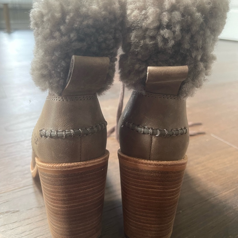 Ugg Jaxon 1095058 brown lace up.